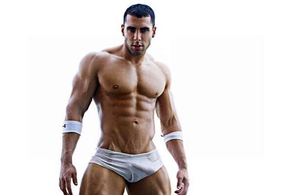 Sport Mann mat engem grousse Member