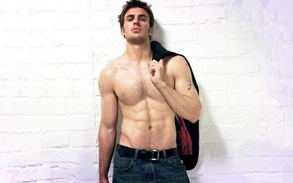 sexy Mann mat vergréisserten Penis