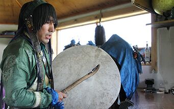 Shamanen hëllefen Iech net Äre Penis méi grouss ze maachen, am Géigesaz zu Selbsthypnose